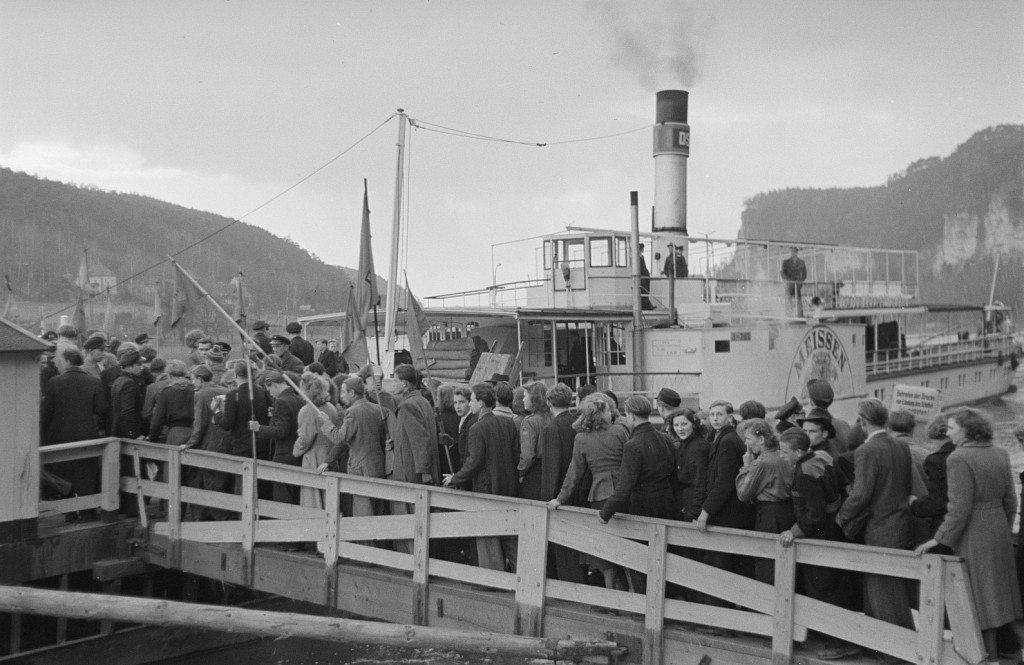 1953um PD MEISSEN auf FDJ-Sonderfahrt in Rathen - Quelle SLUB Dresden