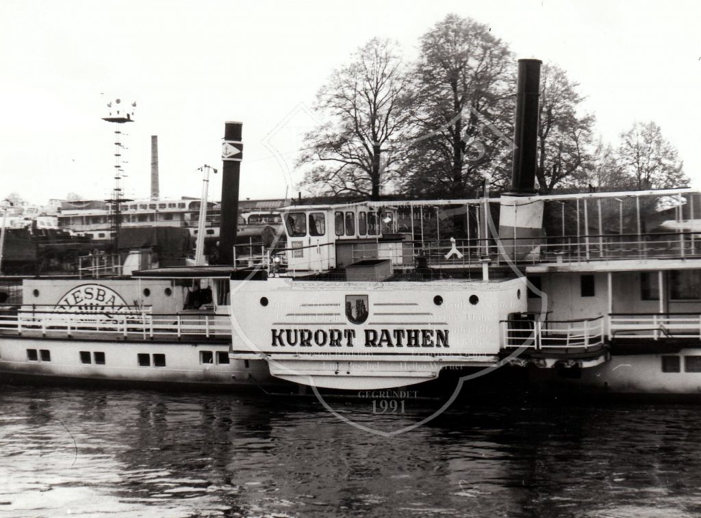 1989 PD Kurort Rathen mit neuer Radkastenzier an der Werft Laubegast - Foto A.Bilz